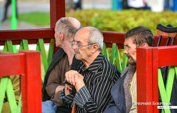 В Беларуси престарелых и инвалидов отправляли жить к бомжам