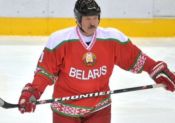 Лукашенко побывал на скамейке штрафников в матче на Рождественском турнире