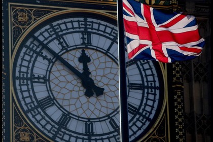 СМИ узнали о запрете британским министрам уезжать за границу