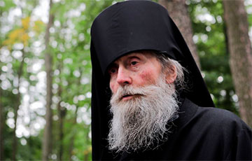 Как в Жировичском монастыре переживает пандемию старейший монах Беларуси