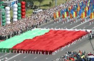 Беларусь будет тратить деньги на парады, чтобы «не кормить чужих»