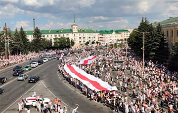 Как Барановичи вышли на многотысячную акцию: яркие фото