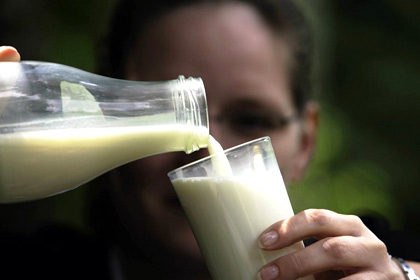 Потребление молока связали с повышенным риском переломов