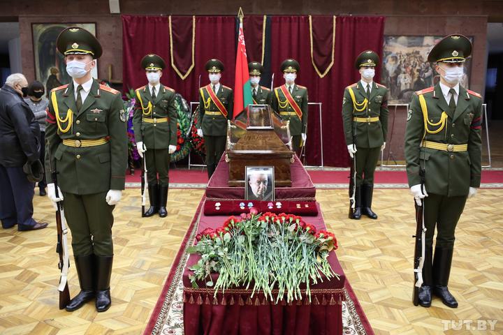 В Минске прощаются с первым премьером независимой Беларуси Вячеславом Кебичем