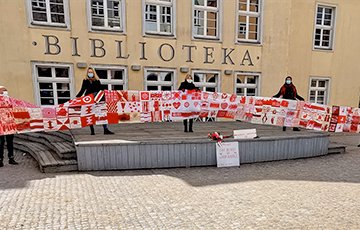 «Лента надежды» для белорусов от польских и мировых художников