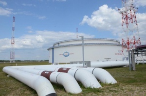 Кремль дожимает: нефтяным компаниям РФ «рекомендовано» не поставлять нефть в Беларусь