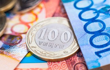 Доллар в Казахстане — уже 312 тенге, падение за три месяца составило 65%
