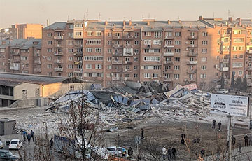 Во Владикавказе после мощного  взрыва обрушился супермаркет