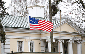 Посольство США в Минске приостанавливает выдачу неиммиграционных виз