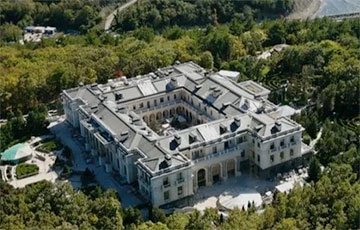 СМИ: Три олигарха готовятся взять на себя дворец Путина в Геленджике