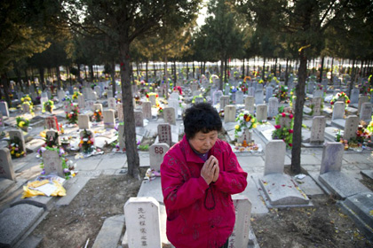 Пекинцам запретили сжигать ритуальную одежду из-за саммита АТЭС