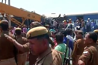 В Индии 22 человека погибли при сходе поезда с рельсов