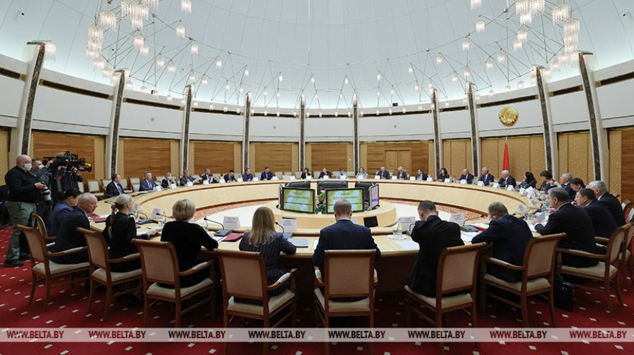 Миклашевич: Необходимости менять форму правления в Беларуси нет