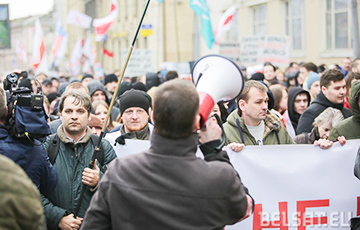 Потрясающие кадры с «Маршей нетунеядцев» в Минске и Гродно
