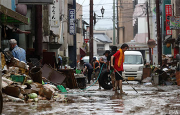 На юго-западе Японии бушует наводнениe: фоторепортаж