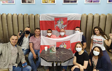 Фотофакт: Белорусы Москвы передают соотечественникам слова поддержки и солидарности
