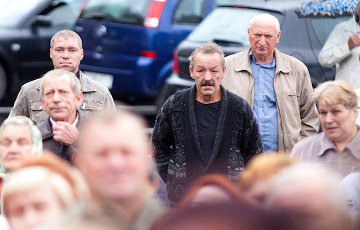 Социологи из Академии наук: Белорусы стали чувствовать себя беднее