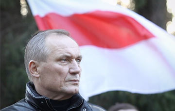 Владимир Некляев поддержал солигорского школьника, который написал стих о национальном флаге