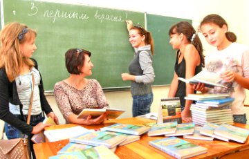 Минобразования о школьных поборах: Только добровольно и через кассу
