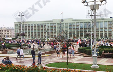 На площади Независимости уже собираются участники Марша новой Беларуси