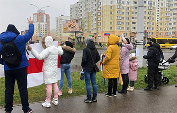 Жители Каменной Горки вышли на акцию памяти