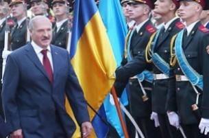 Лукашенко посоветовал забрать Януковича в Украину
