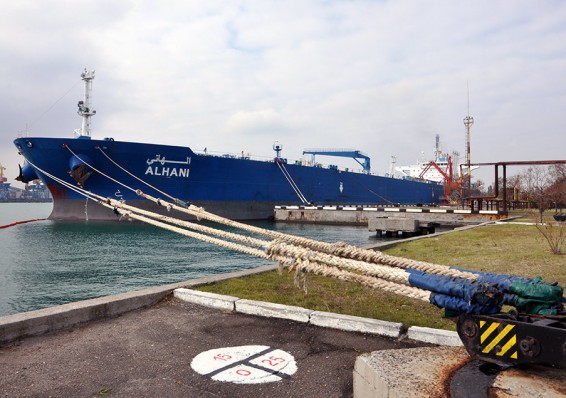 В порту Одессы разгружен танкер с азербайджанской нефтью для Беларуси