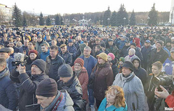 «Главный дармоед в Дроздах»: Около 1000 человек вышли на Марш в Молодечно