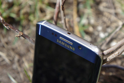 Samsung назвал владельцев селфи-палок пещерными людьми