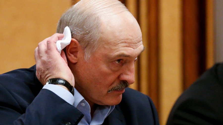 Более 600 госслужащих подписались под письмом об отставке Лукашенко