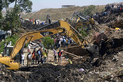 Число погибших под завалами на мусорной свалке в Эфиопии превысило 60 человек