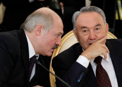 Лукашенко и Назарбаев обсудили ратификацию договора о ЕАЭС