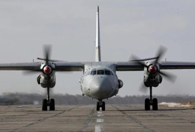 Впервые в Беларуси на аэродромный участок приземлился военно-транспортный самолет Ан-26