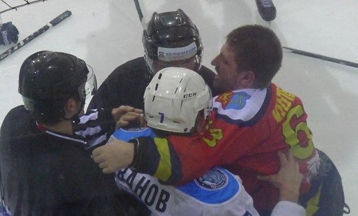 Бойня на льду: матч белорусской хоккейной Экстралиги побил рекорды по дракам и штрафам