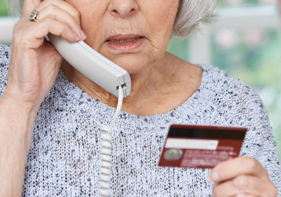 МВД: Злоумышленники все чаще пытаются узнать по телефону реквизиты банковских карт