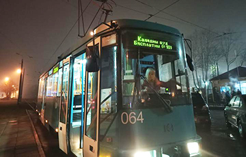 По Минску курсирует бесплатный трамвай с белорусской рождественской музыкой
