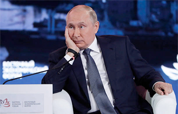 «Даже с питерских времен не осталось?»: российский журналист потроллил Путина в прямом эфире