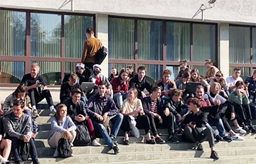 Студенты БГУИР вышли на сидячий протест