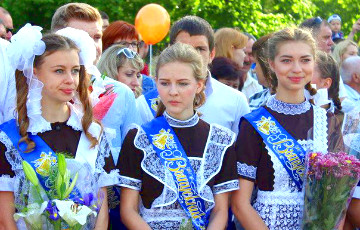 Выпускные в Беларуси: cо школой прощаются более 55 тысяч 11-классников