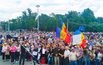 «Долой диктатуру»: Кишенев охватили массовые протесты