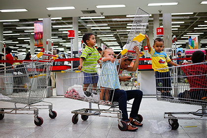 Магазины Венесуэлы перешли на четырехчасовой график работы