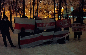 Белорусы выходят на вечерние акции солидарности