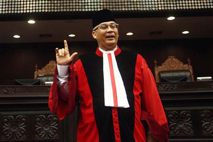 У бывшего главы конституционного суда Индонезии изъяли 16 миллионов долларов
