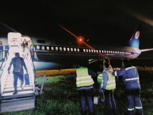 Самолет «Белавиа» выехал за пределы ВПП в Жулянах и помял фонари