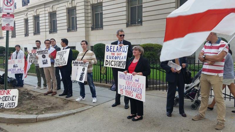 Пикет возле посольства Беларуси в Вашингтоне: «Где Гончар и Красовский?»