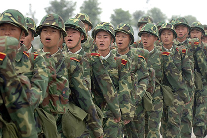 Китайский солдат защитился от лазерных винтовок с помощью риса