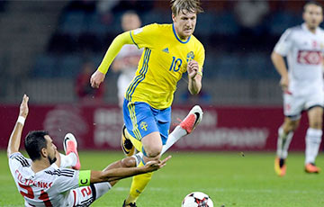 Шведские болельщики ждали выхода Владимира Копатя на матче Беларусь – Швеция