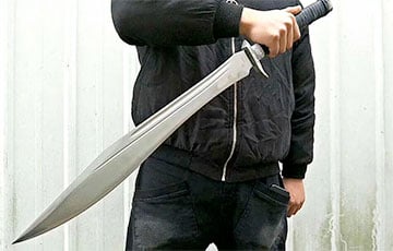 Житель Речицы напал на соседей с двуручным мечом