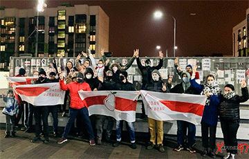 Белорусы выходят на вечерние акции протеста (Онлайн)