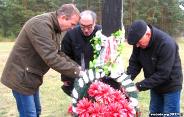 Акция памяти в Гомеле: активисты принесли цветы на места расстрелов